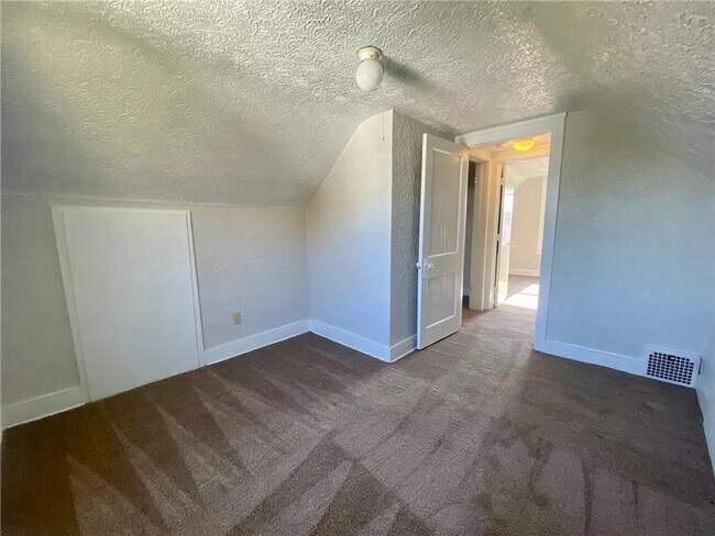 Building Photo - 630 Talbot Ave