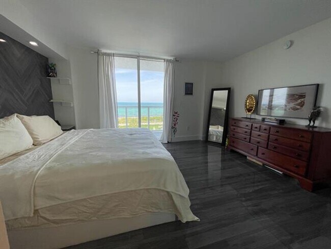 Foto del edificio - 2457 Collins Ave
