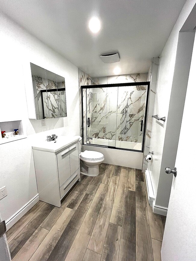 Building Photo - 7489 Av De Châteaubriand