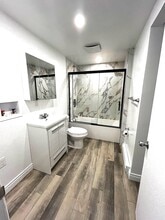 Building Photo - 7489 Av De Châteaubriand