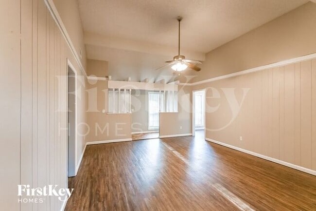 Building Photo - 3803 Lucerne Dr