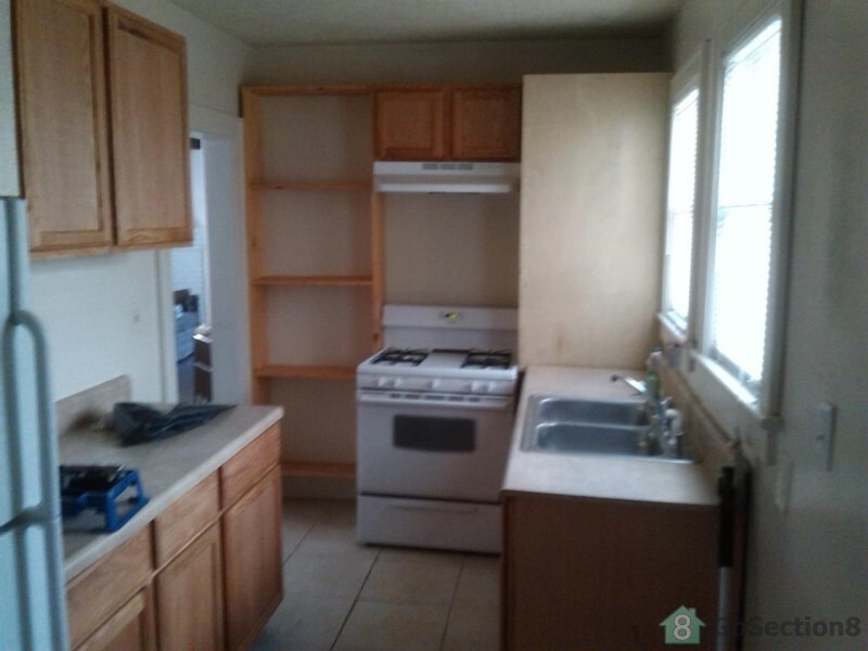 Kitchen - 214 Apple Ave
