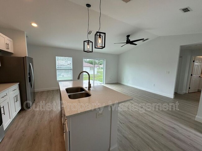 Building Photo - 790 W Gaucho Cir