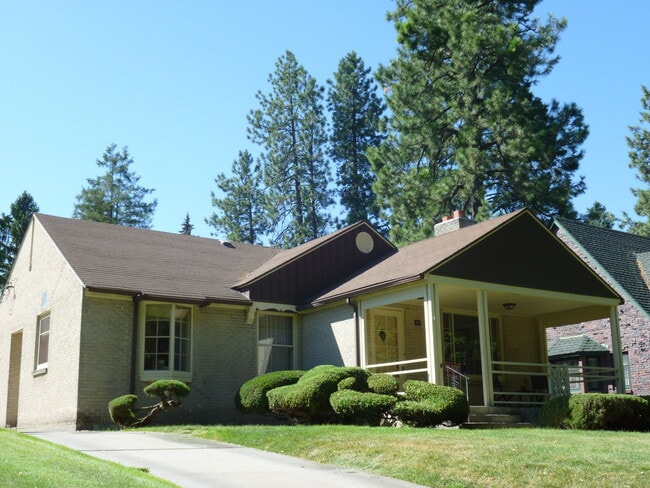 Building Photo - 517 W 27th Ave