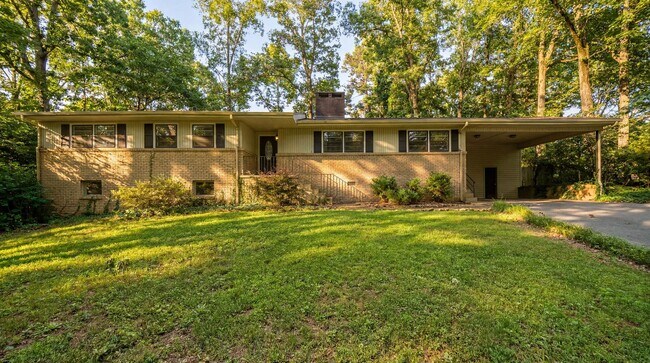 Building Photo - Signal Mountain Ranch!