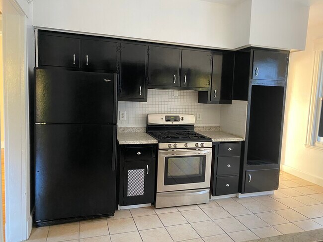 Building Photo - 463 Edgewood Ave