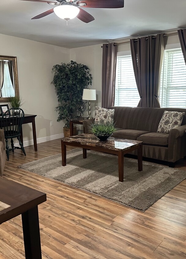 Foto principal - 114 N Aurora St