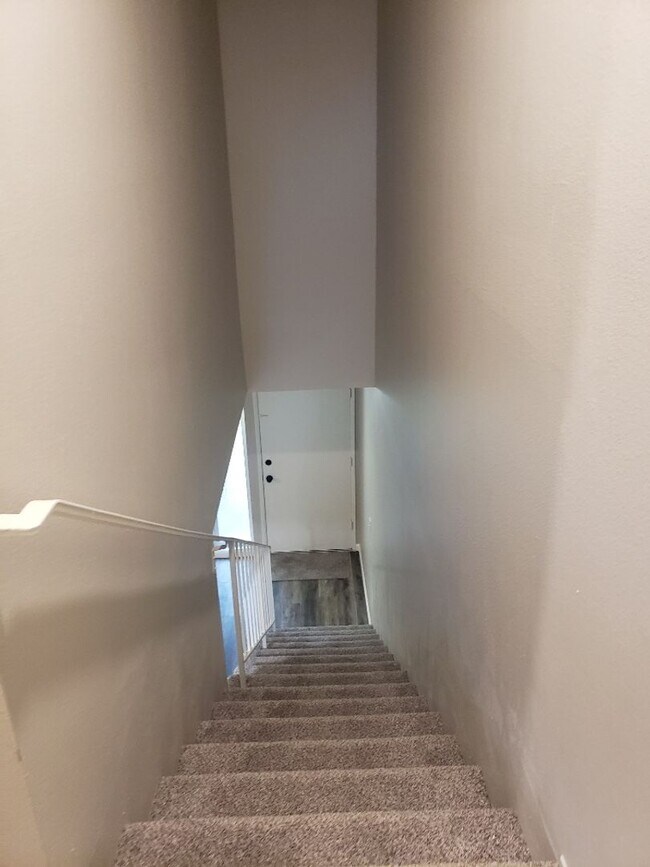 Foto del edificio - Bright & Updated Townhome for Rent in Santee