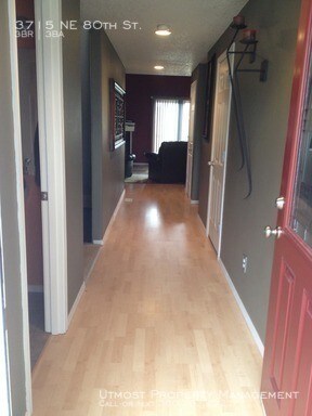 Building Photo - 3BD Townhouse Next to Luke Jensen Sports Park