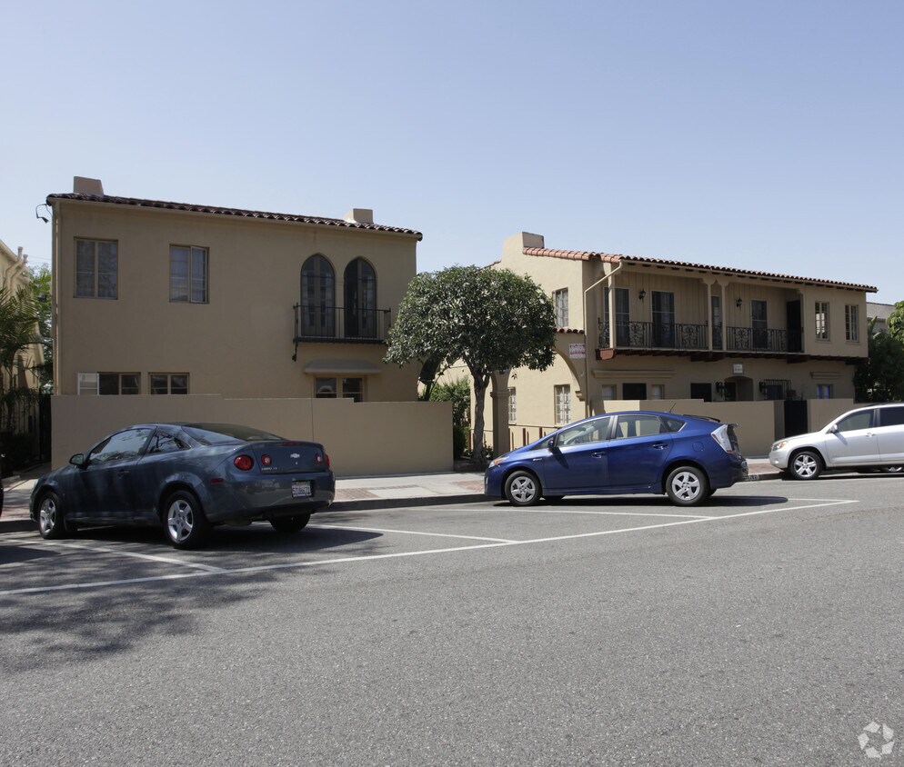 Primary Photo - 8258-8262 W Norton Ave