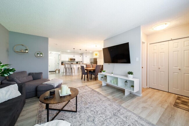 Photo du bâtiment - 21228-21291 91 Ave NW