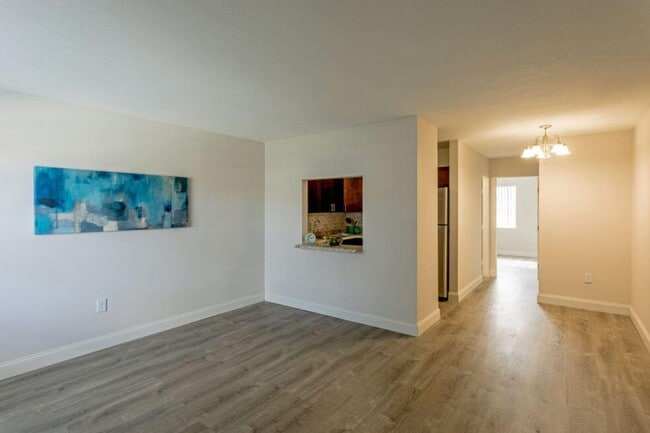 Foto del edificio - 2711 Vandiver Dr