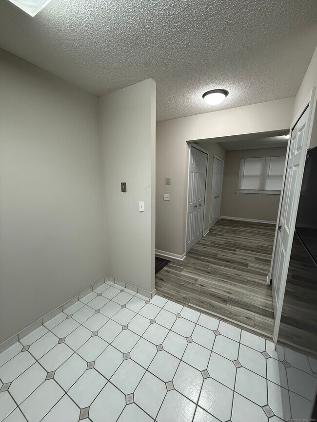 Foto del edificio - 402 Twin Circle Dr