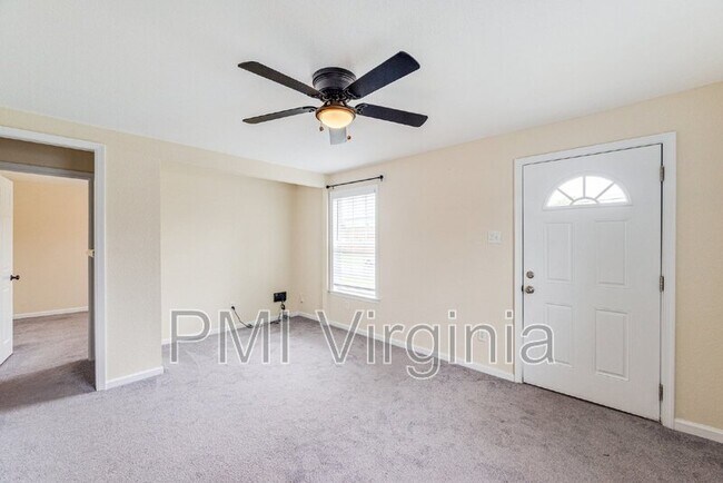 Foto del edificio - 68 Carver Cir