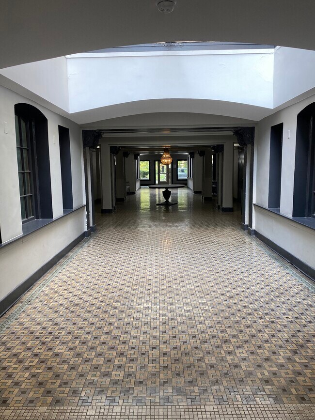 Foto del edificio - 1334 E Hyde Park Blvd