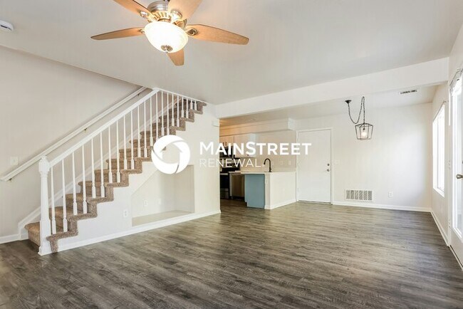 Building Photo - 3 Bedroom Pet-Friendly Home in DENVER, CO with Main Street Renewal