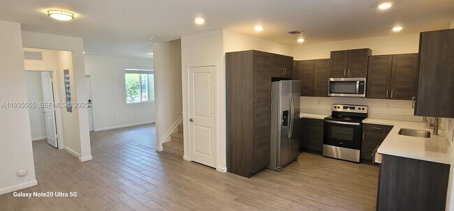 Foto del edificio - 2459 SE 10th St