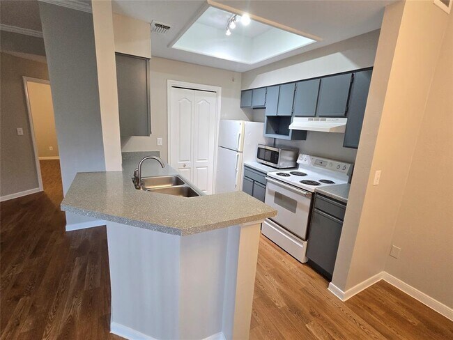 Foto del edificio - 6000 Shepherd Mountain Cove