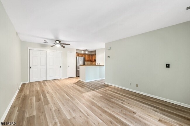 Foto del edificio - 83 Mayfield Rd