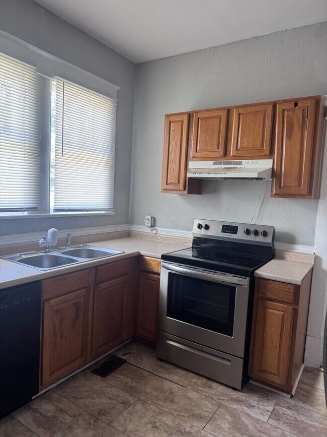 Foto del edificio - 4 bedroom, 3 bath house for rent in the grid