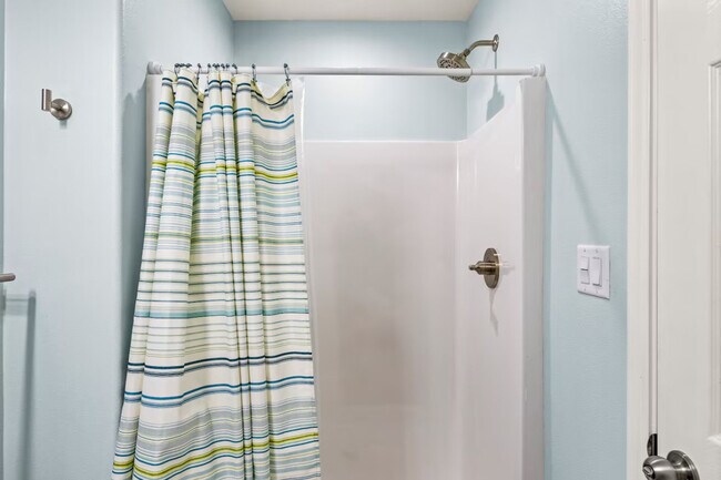 Building Photo - 1062 Cedar Ln