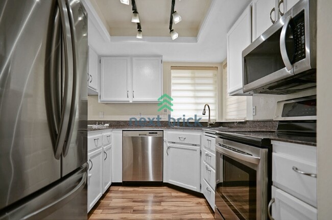 Foto del edificio - Welcome to this charming 2 bedroom, 2.5 bathroom townhouse in Bothell.