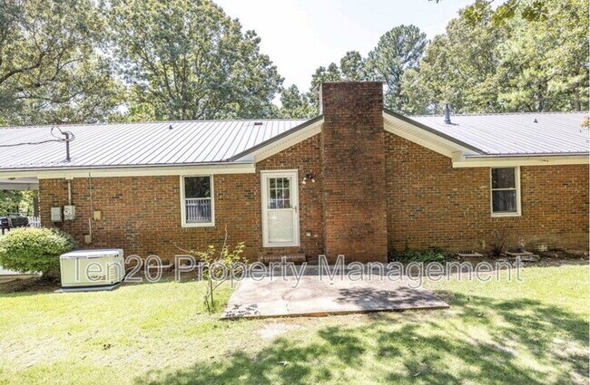 Building Photo - 575 Holland Dr