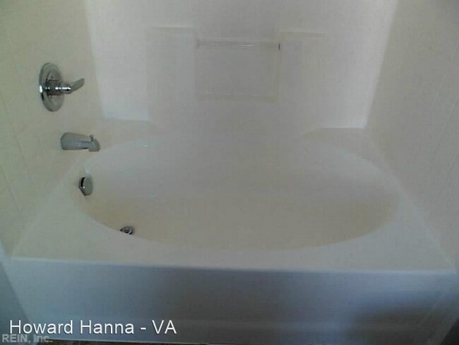 Building Photo - 2 br, 2 bath House - 924 Southmoor Dr., #103