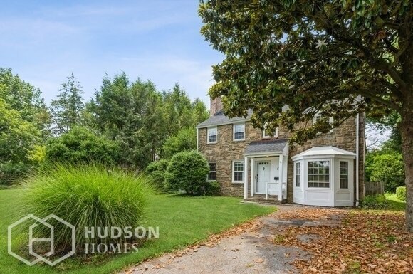 Building Photo - AVAILABLE NOW! - 5 Willing Way, Wilmington...