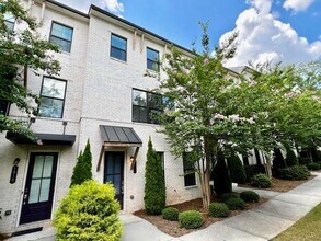 Building Photo - 1020 Aster Rd
