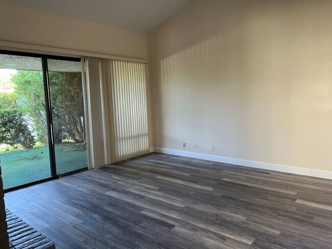 Foto del edificio - Central Las Vegas Townhome