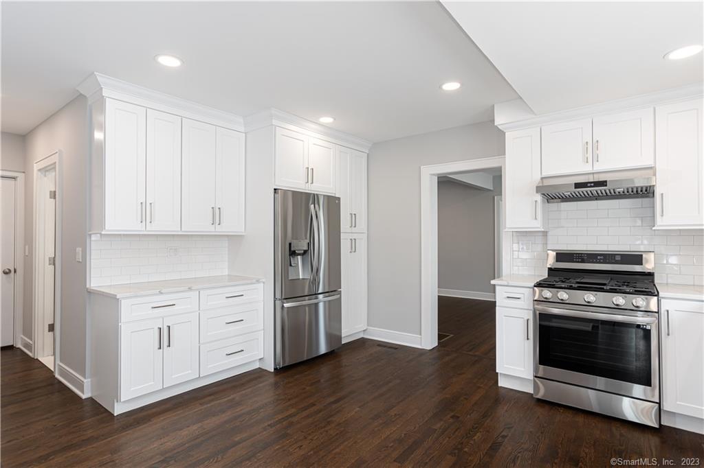 252 Seaside Ave Unit 1st FL, Stamford, CT 06902 Room for Rent in