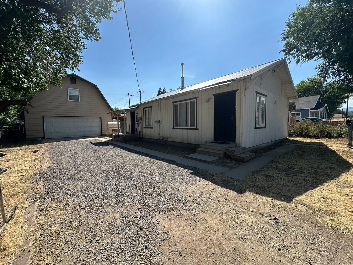 1920 1st St Susanville, CA 96130 Alquileres en Susanville, CA