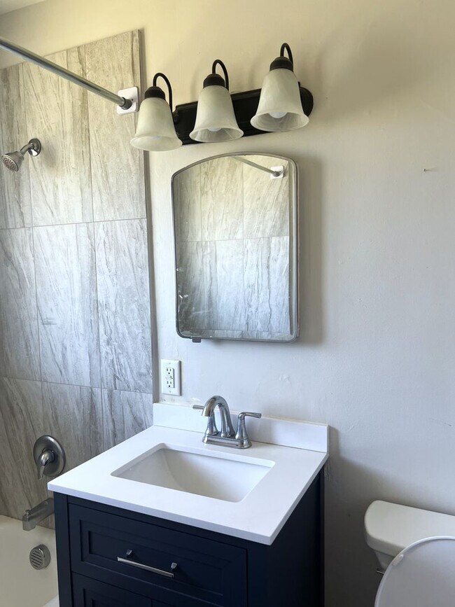 Foto del edificio - Cozy 1 Bed/1 Bath Apartment in Quiet Compl...