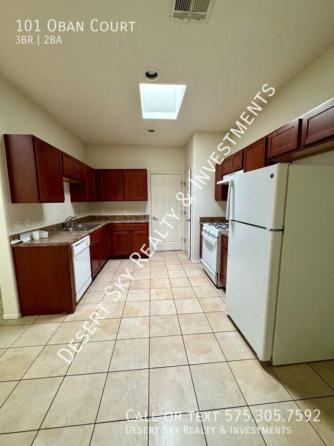 Building Photo - 3 Bedroom 2 Bathroom Townhome