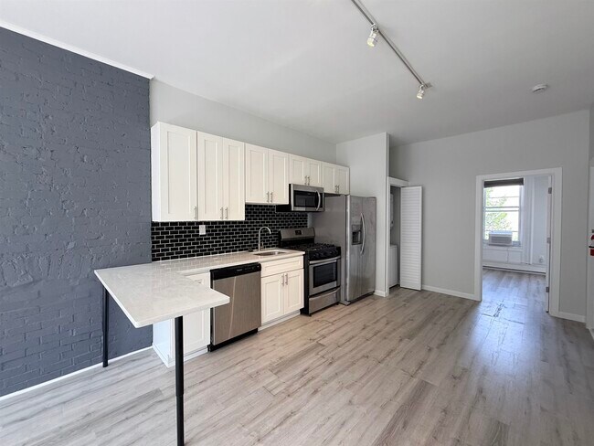 Foto del edificio - 332 Communipaw Ave