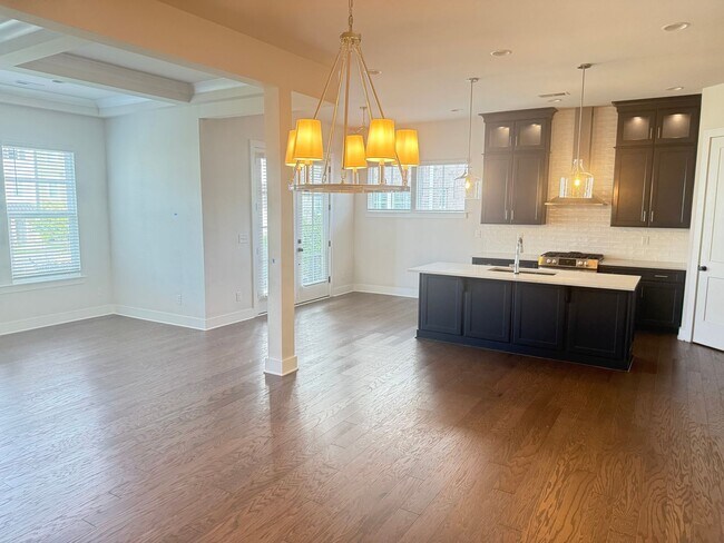 Building Photo - Spacious Modern End-Unit Davidson Townhome - Lake Davidson Access