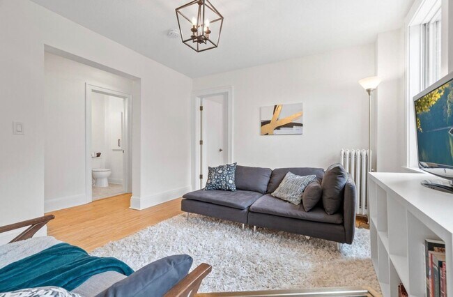 Foto del edificio - Charming 2BR Condo in Minneapolis