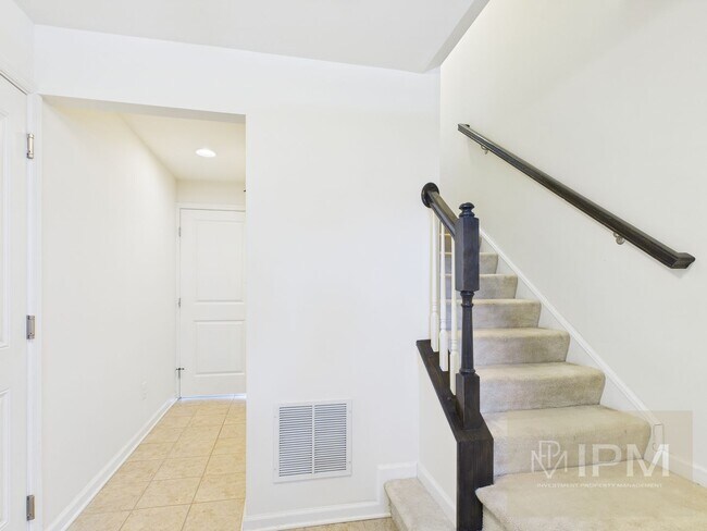 Foto del edificio - Beautiful 4 Bedroom, 2.5 Bath Townhome in Regents Glen!