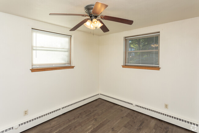 2BR, 1BA - 800SF - Dunlap Apartments