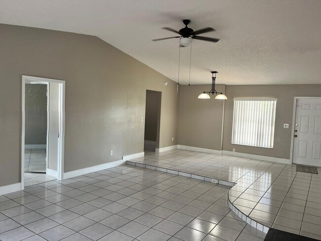 Building Photo - Southwest 45th Terrace, Miami, FL 33175 - 5 BR 3 BA single-family home