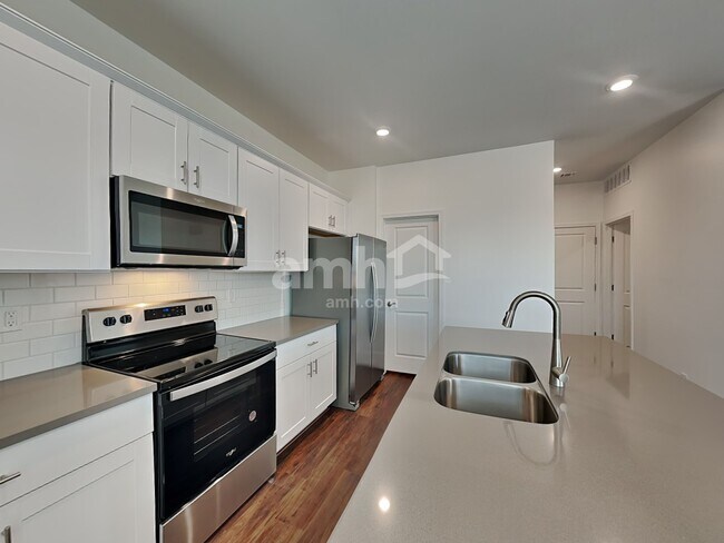 Building Photo - 6076 W Paseo Hilario