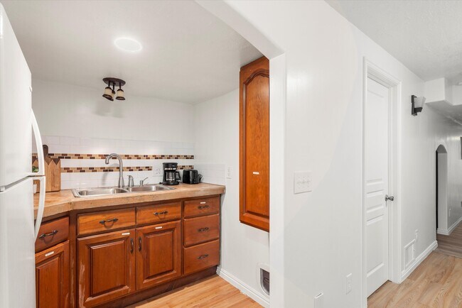 Foto del edificio - 4486 S 3600 W