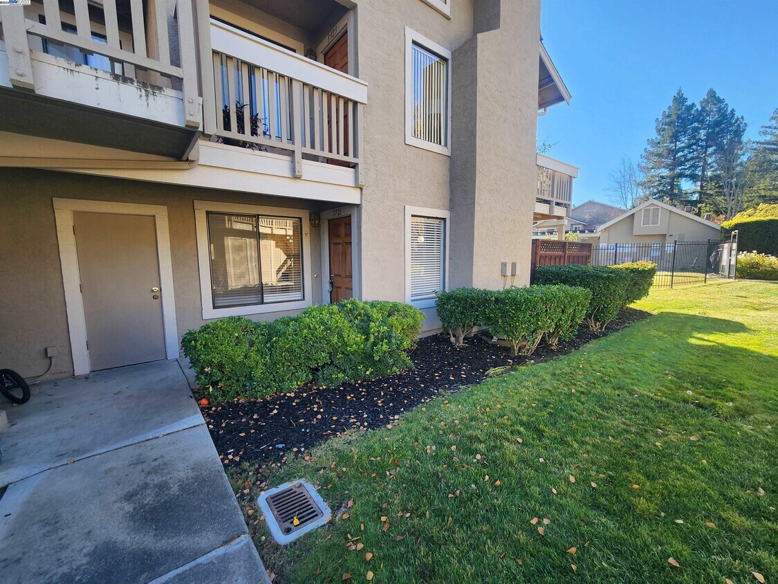 Foto principal - 3921 Crow Canyon Rd