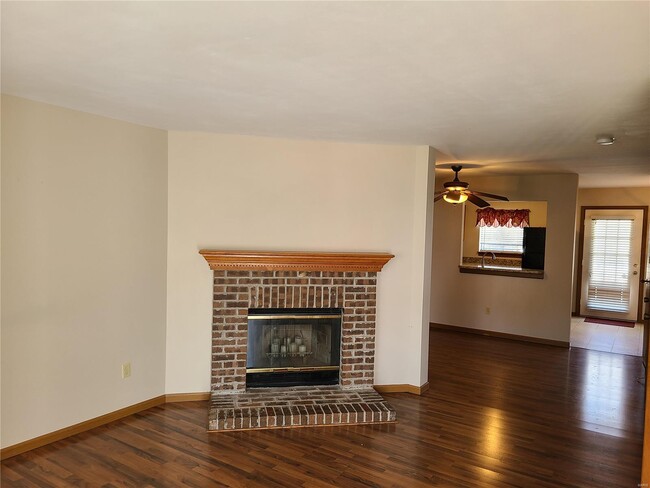 Building Photo - 16527 Carriage View Ct