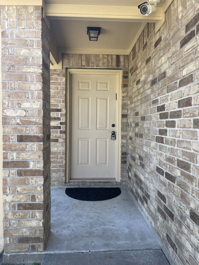 Building Photo - Begin the school year in this wonderful single story home with a spacious floorpan in Indian Forest.