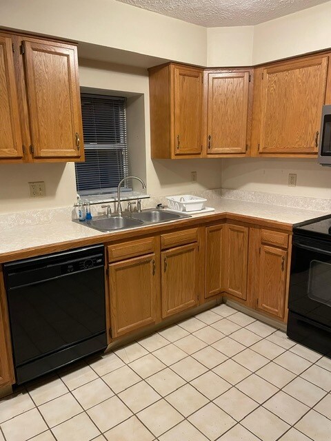 Foto del edificio - 592 Hilltop Ter