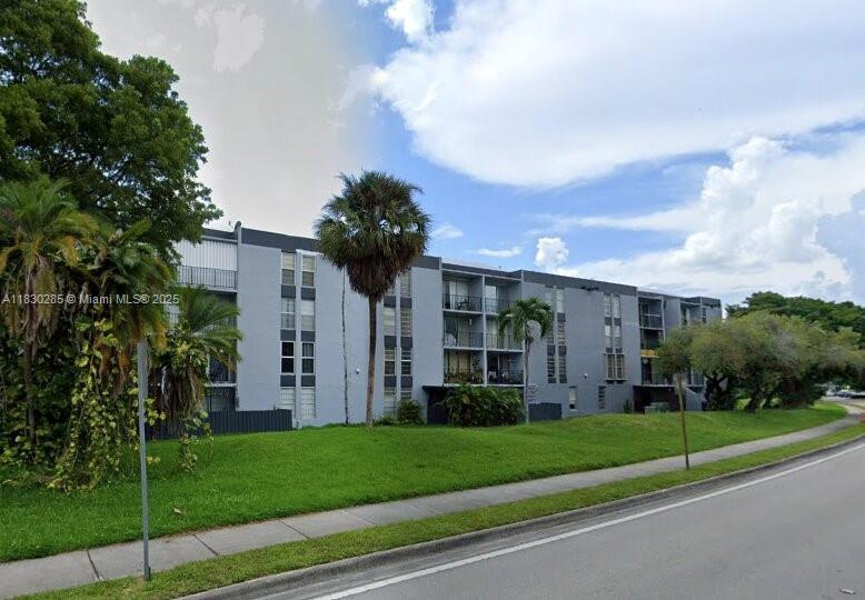 Primary Photo - 210 Fontainebleau Blvd