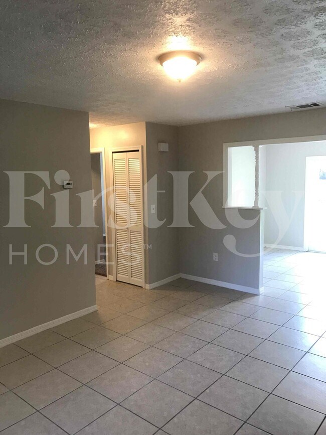 Building Photo - 4804 Oriole Dr