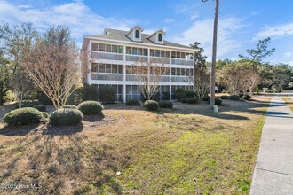 Building Photo - 3350 Club Villas Dr